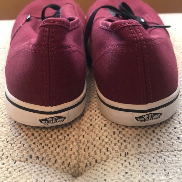 Maroon vans - Picture 6 of 6